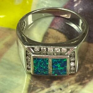 💙Beautiful Vintage 925 Ring. I believe it’s Australian opal 10